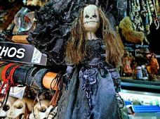 索诺拉巫术市场诅咒丛生，恶毒巫婆兜售怨灵娃娃(视频)