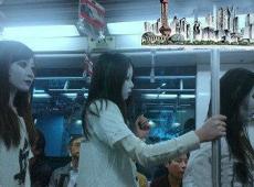 上海地铁女僵尸四处游荡，吓坏乘客差点引发事故