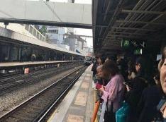 新加坡地铁站闹鬼事件，站台惊现无头猛鬼(胆小勿入)