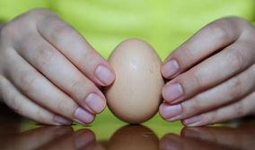立鸡蛋驱鬼魂是真的么，竖鸡蛋叫魂什么原理？