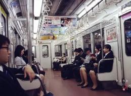 你是否常常坐地铁？有时候是不是觉得有些不对劲？