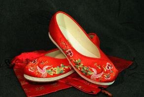 恐怖红色绣花鞋，风靡整个八九十年代的灵异故事！