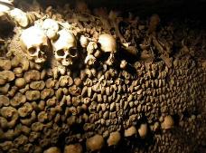 巴黎地下墓场尸洞效应，600万具尸体形成巨大尸洞