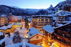 瑞士采尔马特小镇，阿尔卑斯山下的童话小镇