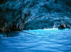 意大利卡普里岛蓝洞，蓝色的水洞美哭了（不去是遗憾）