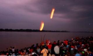 揭秘泰国那加火球是怎样形成的，河底沼气被月球引力吸出水面燃烧