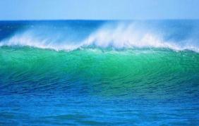 涨潮海水颜色会变吗，海水可从蓝色变为绿色/能量可摧毁巨轮