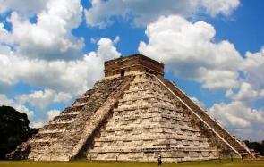 月亮金字塔坐落在哪里，墨西哥城东北(印第安人祭祀月神地方)