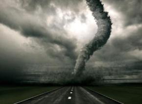 揭秘大自然中神奇的龙卷风，一出现就是毁天灭地/人被卷飞铁定没命