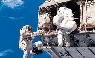 宇航员在太空的生活工作是怎样的，吃饭上厕所洗澡跟地面完全不一样