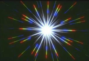 光爆速度是多少米，同一介质中带电粒子相速度超越光的速度即可