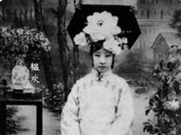 她是清朝最后一位格格，活到了2004年，临终前说了溥仪不敢说的话